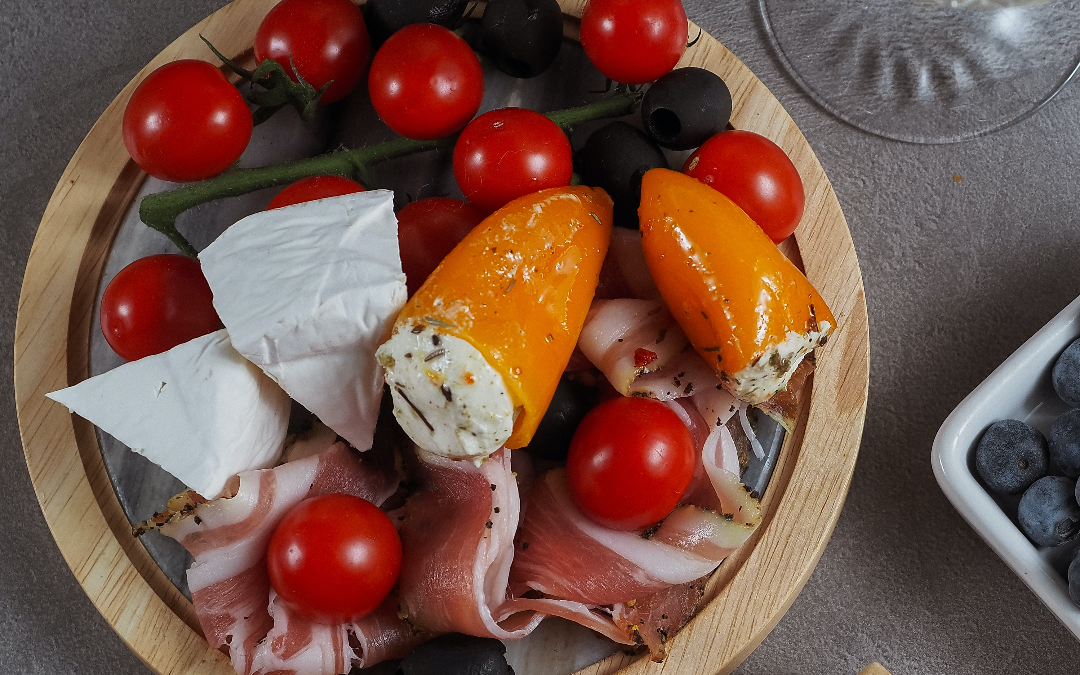 Savršen letnji recept – Punjene paprike sa sirom, tako lagane i ukusne